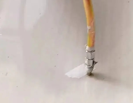 西青瓷砖空鼓维修公司专业解答在瓷砖铺贴过程中，如果使用的砂料过粗（如全部使用了粗砂），可能会导致以下问题